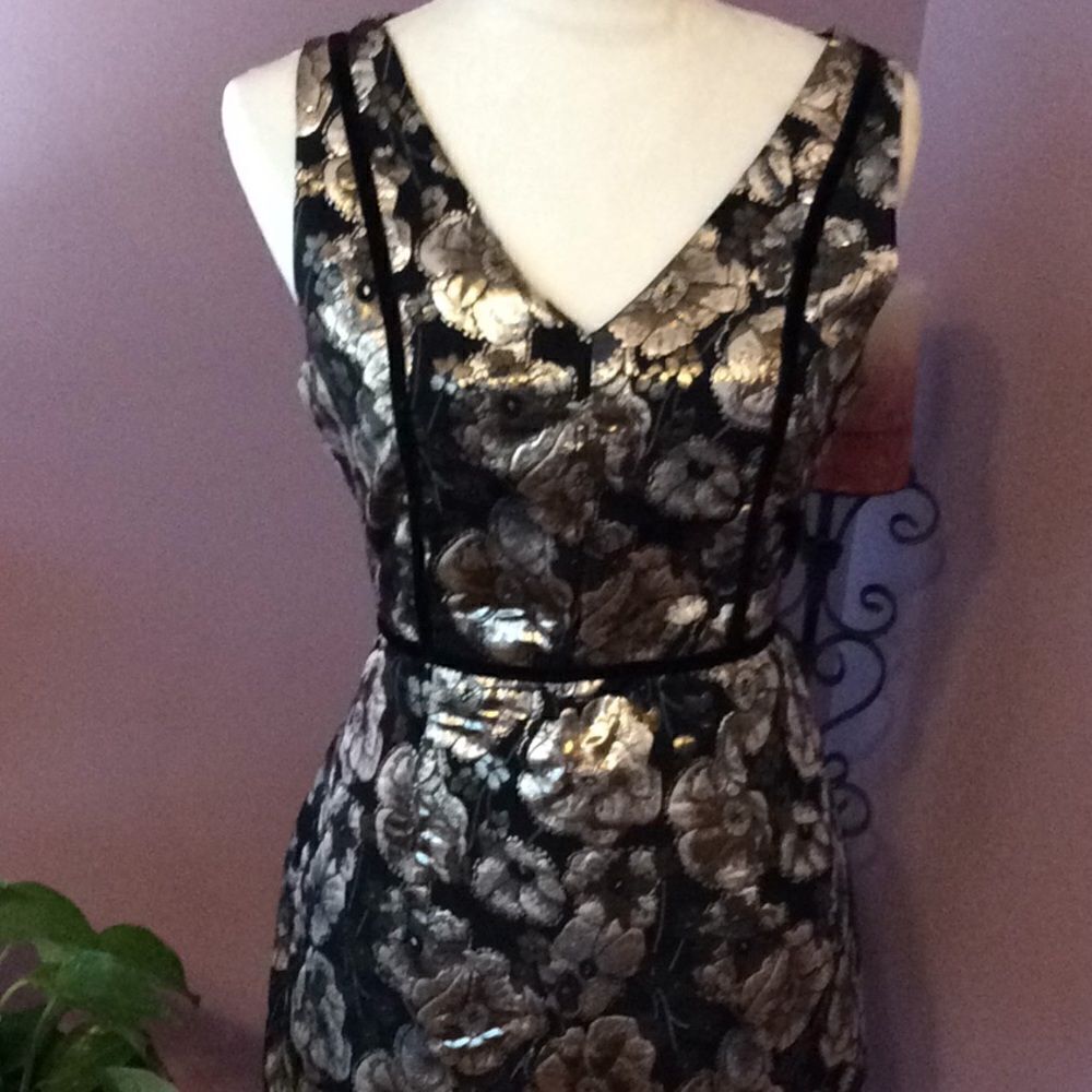 IINA  FOIL FLORAL DRESS - Picture 2 of 7